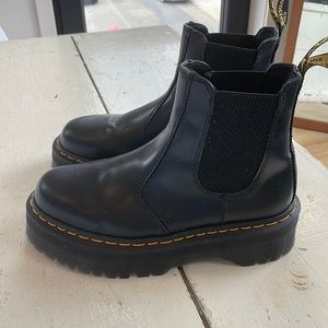 2976 Smooth Leather Platform Chelsea Boots